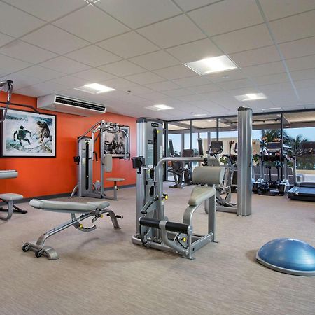 Aston Waikiki Beach Tower Гонолулу Екстер'єр фото A gym at a hotel