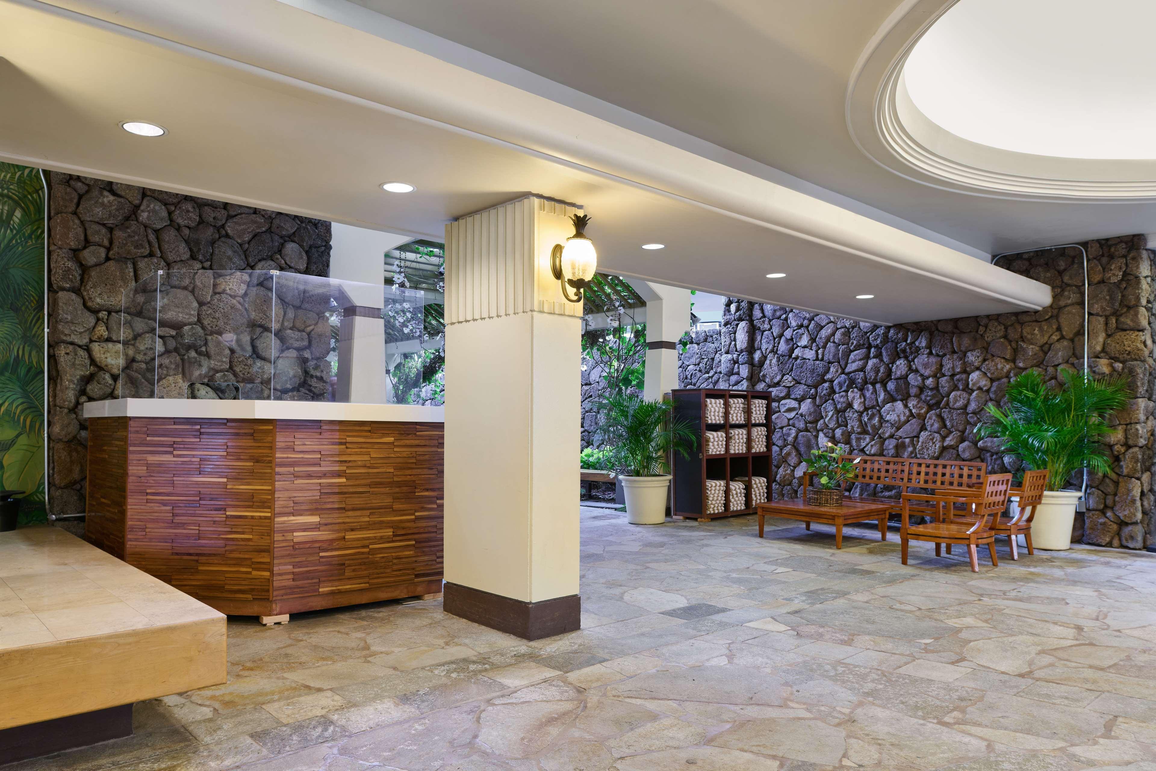 Aston Waikiki Beach Tower Гонолулу Екстер'єр фото Lobby