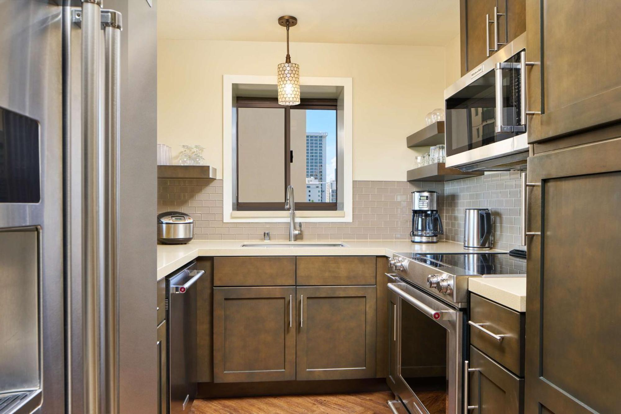 Aston Waikiki Beach Tower Гонолулу Екстер'єр фото A galley kitchen