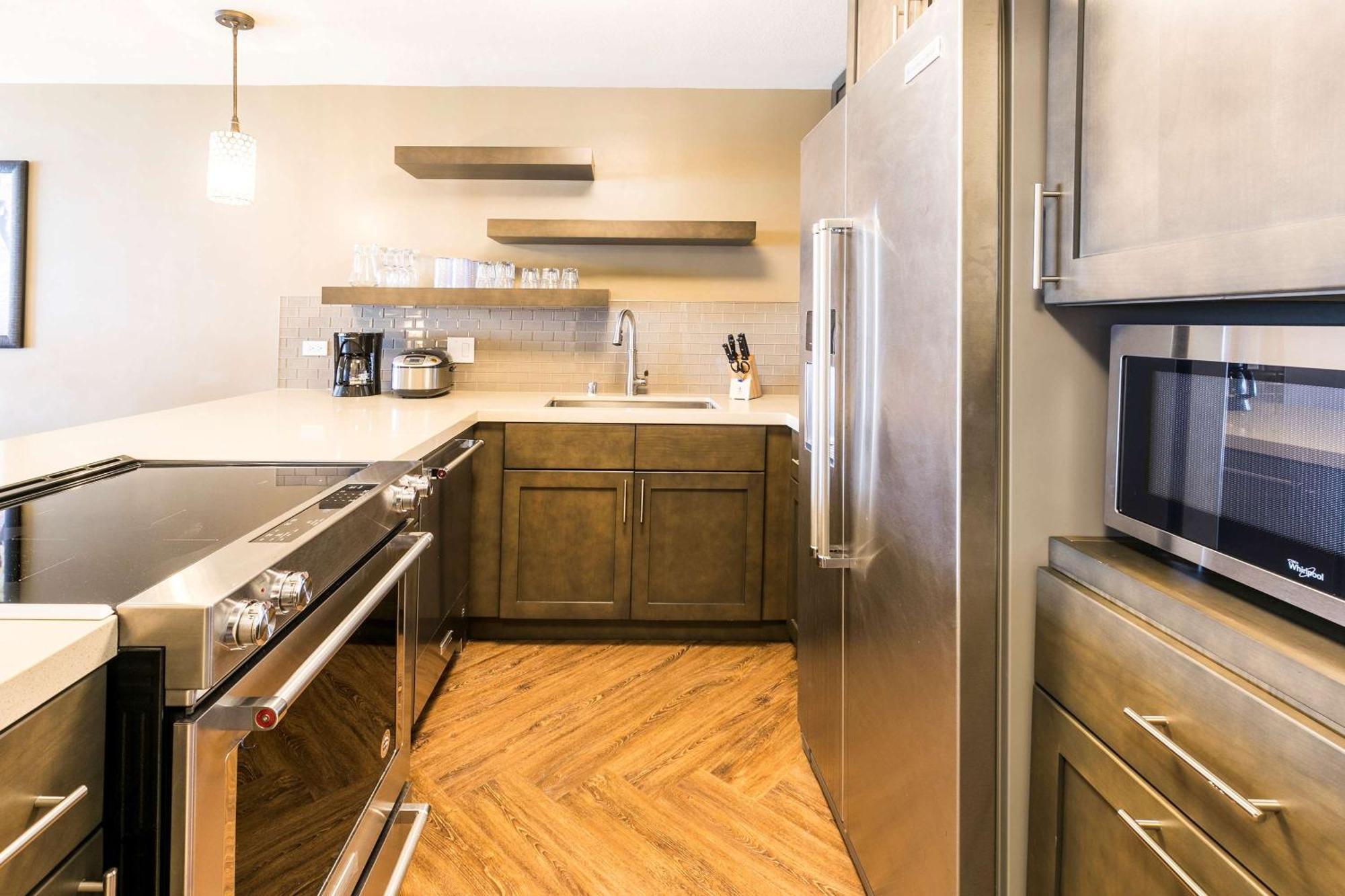 Aston Waikiki Beach Tower Гонолулу Екстер'єр фото A kitchen at The Standard East Village