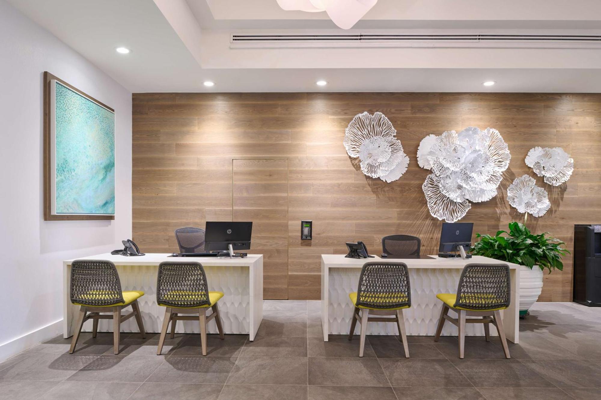 Aston Waikiki Beach Tower Гонолулу Екстер'єр фото Concierge at The Ritz-Carlton, Laguna Beach