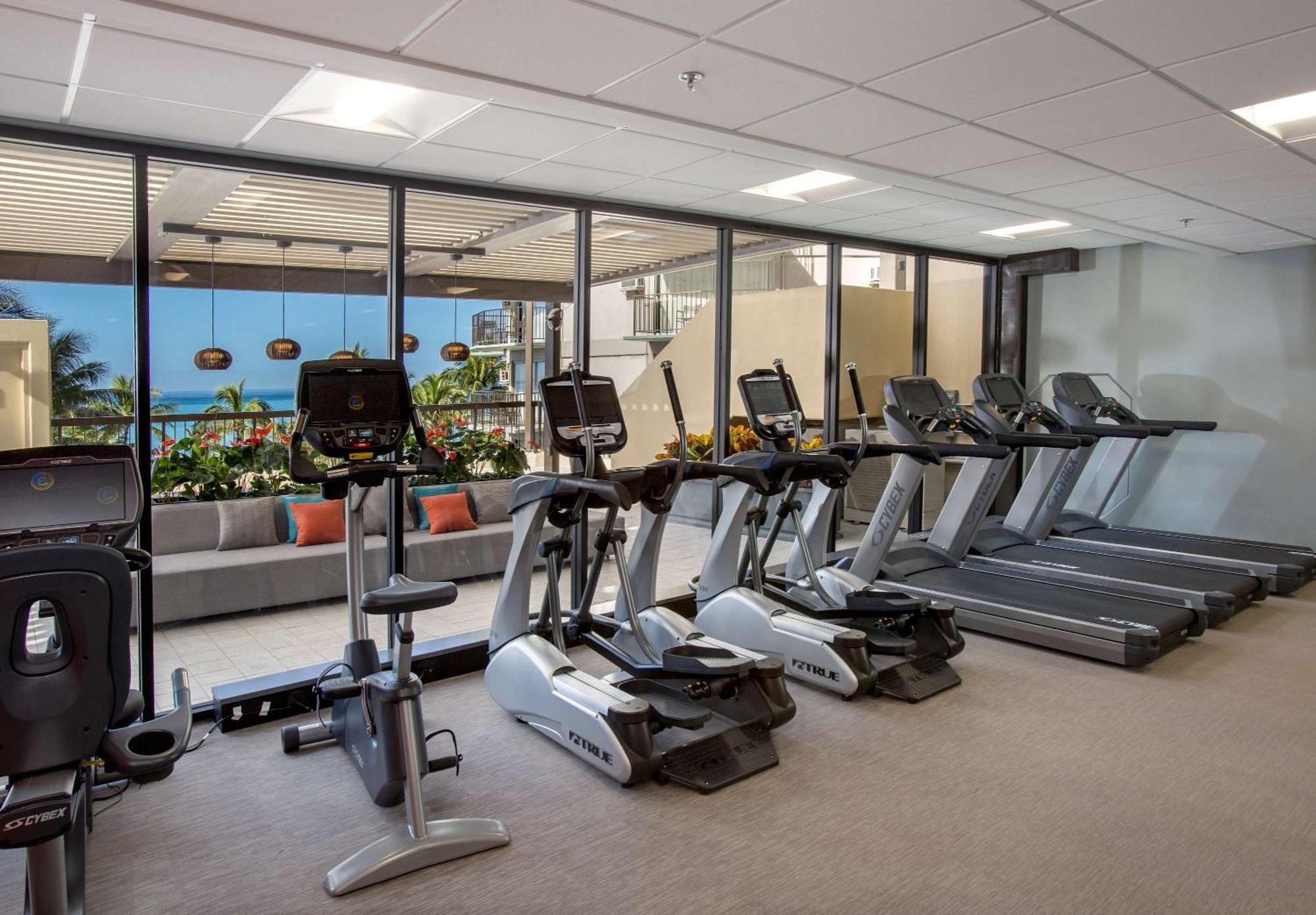 Aston Waikiki Beach Tower Гонолулу Екстер'єр фото The gym at the Four Seasons Hotel, Honolulu