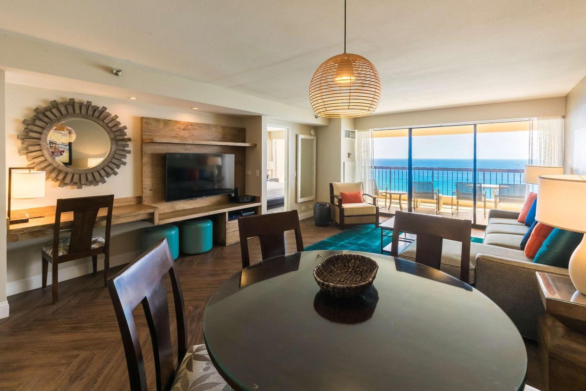 Aston Waikiki Beach Tower Гонолулу Екстер'єр фото A suite at the Hilton Anatole