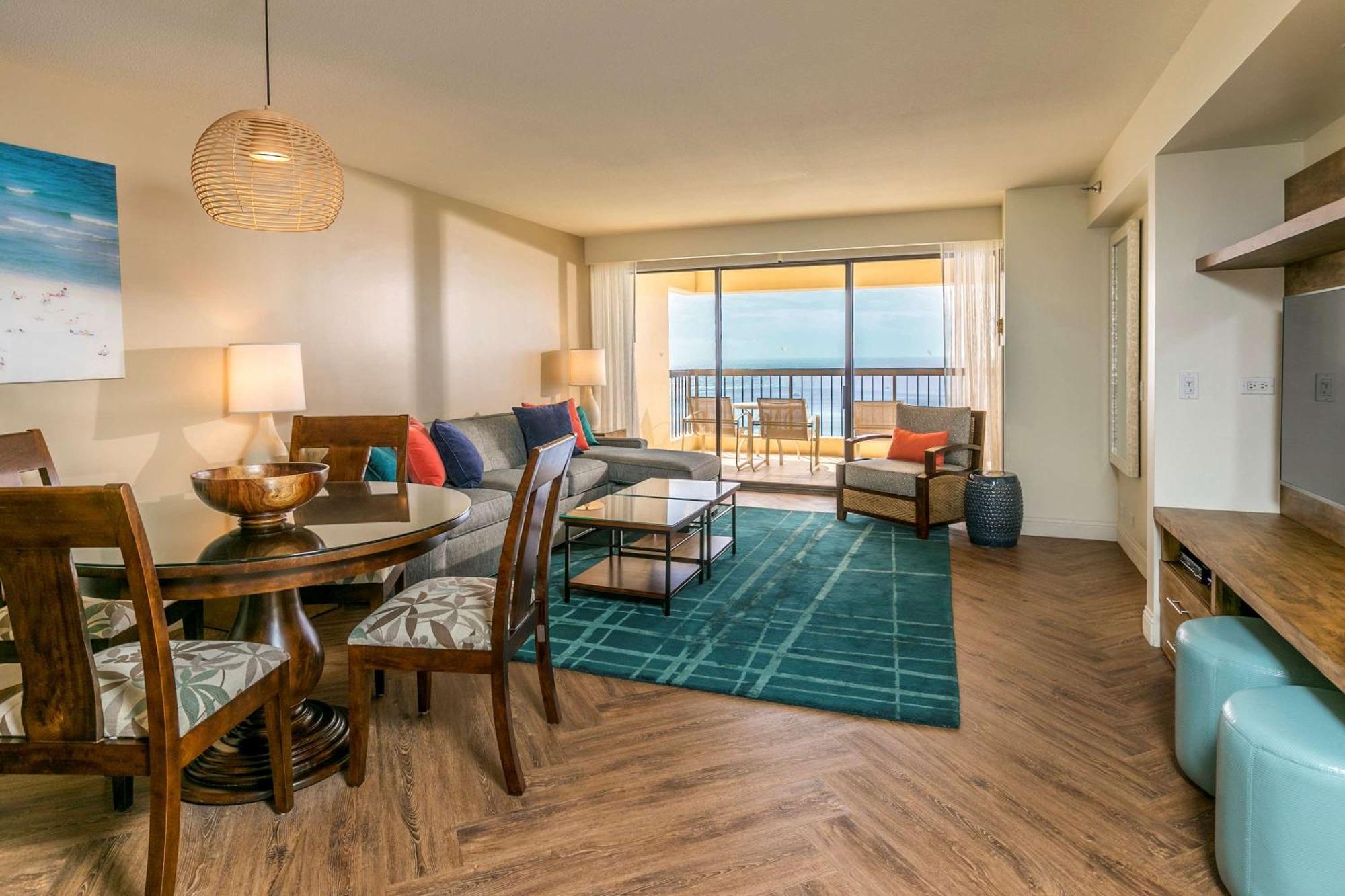 Aston Waikiki Beach Tower Гонолулу Екстер'єр фото Living room at the Hyatt Regency Waikiki